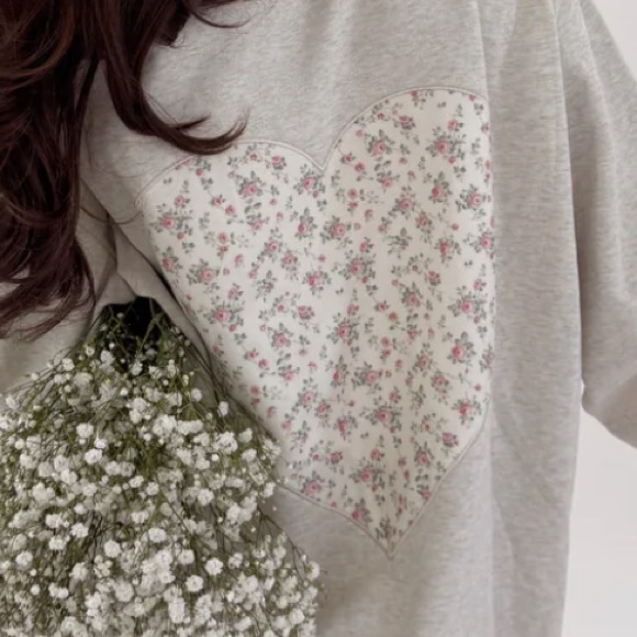 OATMEAL WORHTY HEART SWEATSHIRT!!! Boutique purchase! XL - Picture 4 of 6